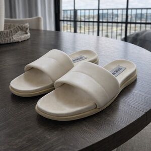 Cream Steve Madden Sandals (Size 7)